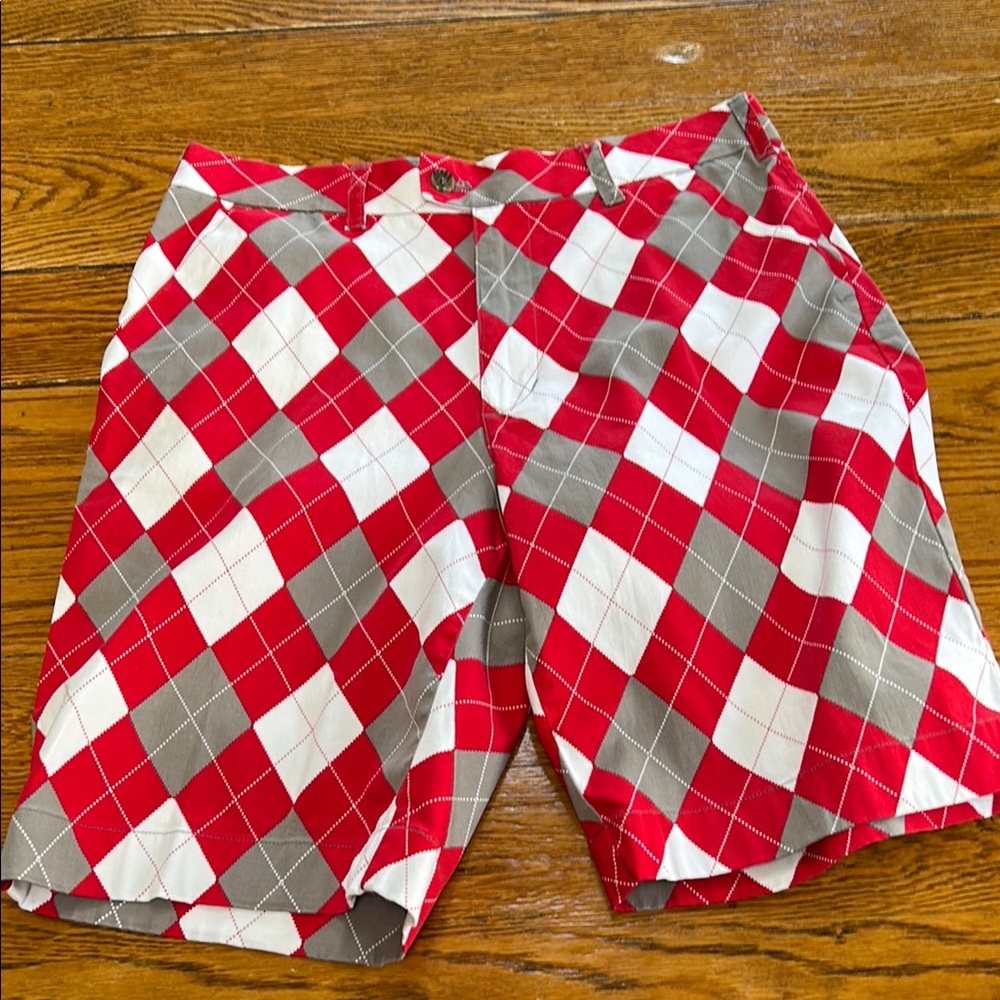Loudmouth red and gray argyle print golf shorts. Excellent condition. Size 34.